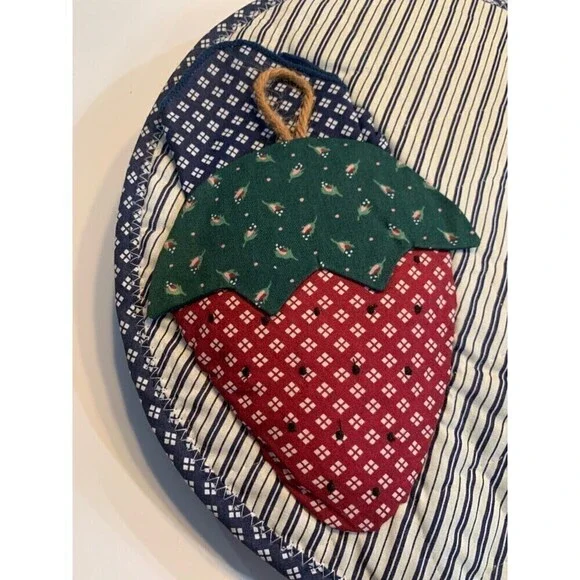 Cottage Core Fabric Placemat Set of 4 Strawberry Applique Pocket Fiber Filled - Picture 2 of 10